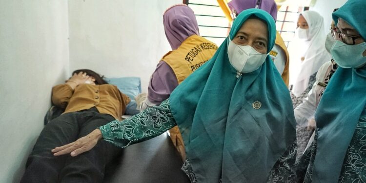 Ketua TP PKK Tinjau Pelayanan KB Serentak Sejuta Akseptor