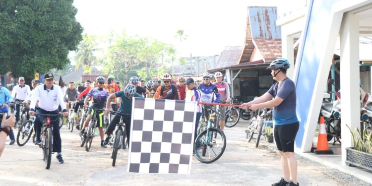 Menyemarakkan Menyambut Hari Bhayangkara Ke-76, Polres Lingga Gelar Sepeda Gembira dan Senam Aerobik