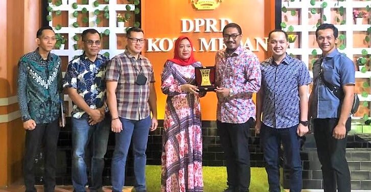 Kunjungan Kerja Ketua dan Anggota BAPEMPERDA Kota Pelembang ke DPRD Medan