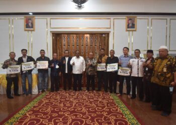 Bupati Karimun Beri Bonus bagi Atlet Peraih Medali PON dan Peparnas Papua