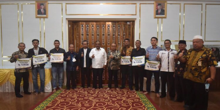 Bupati Karimun Beri Bonus bagi Atlet Peraih Medali PON dan Peparnas Papua