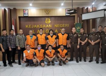 Poldasu Serahkan 8 Tersangka Kasus Kerangkeng Manusia Ke Kejari Langkat