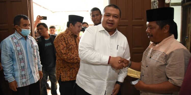 Bupati Tapsel Minta 46 Orang Penerima Manfaat BSPS Dilayani Dengan Maksimal