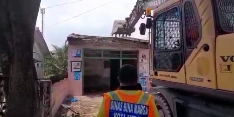 Bangunan Liar, bongkar