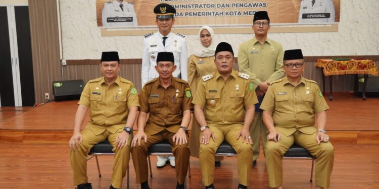 Lantik 3 Pejabat Administrasi