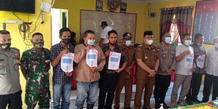 Diwarnai Protes, Pengundian Nomor Urut Cakades Padang Mahondang Tetap Berjalan Lancar