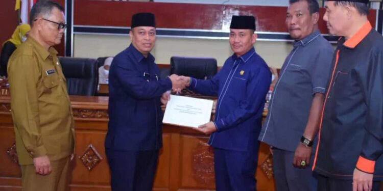Gelar Paripuruna, DPRD Lingga Sampaikan Kebijakan Anggaran APBD dan PPAS 2023
