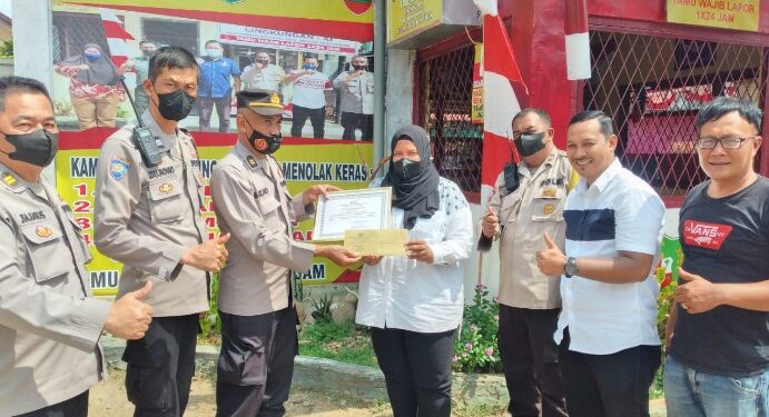 Poskamling Tuntungan dan Poskamling Polonia Terima Penghargaan dari Polrestabes Medan
