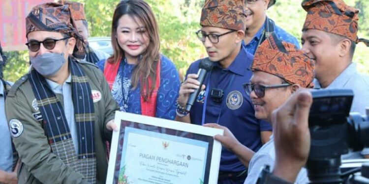 Polres Simalungun Kawal Menteri Pariwisata Kunker Ke Wisata Kampung Warna Warni Tigarihit