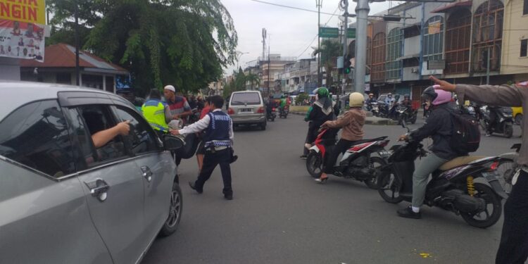 Kecelakaan di Simpang Empat Glugur, Pemotor Alami Patah Tulang