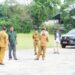 Bupati Lingga dan Ketua DPRD Lingga Tinjau Lapangan Sepak Bola Sultan Mahmud Riayat Syah III