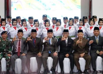 Bupati Lingga Kukuhkan 32 Anggota Paskibraka Kabupaten Lingga