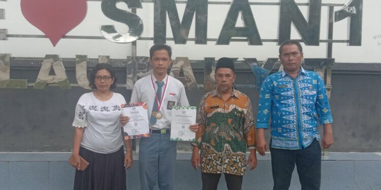 Raja Satrio Pandiangan Raih Mendali Perunggu Ajang Indonesia Youth English Olimpiad
