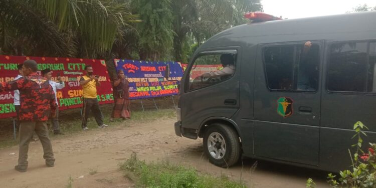 Papan Bunga Ucapan Duka Cita Dari Sejumlah Pertinggi Polri Banjiri Kediaman Ketua HMI Sumut