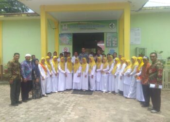 Pj Bupati Aceh Singkil Pantau Program GISA di Pulau Banyak Barat dan Bagikan SK Guru Golongan I, II dan III