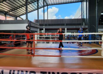Komandan Puslatpurmar 9 Dabo Singkep Tinjau Kesiapan Atlit Kickboxing Lingga
