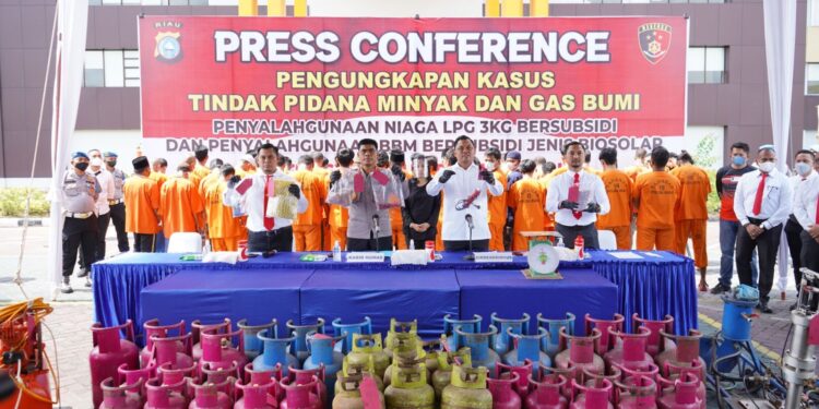 Polda Riau Ringkus Komplotan Pengoplos LPG Subsidi