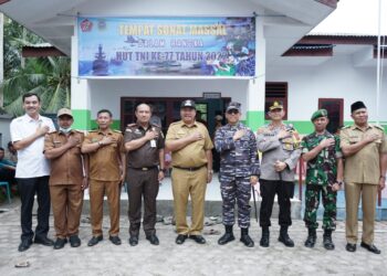 HUT TNI ke- 77, Wabub Bersama Forkopimda Tinjau Pelaksanaan Karya Bakti dan Bakti Sosial Lanal Tb/AS