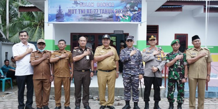 HUT TNI ke- 77, Wabub Bersama Forkopimda Tinjau Pelaksanaan Karya Bakti dan Bakti Sosial Lanal Tb/AS