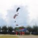 Fly Pass Atlet Paramotor TNI AU Ramaikan HUT TNI ke- 77 di Natuna