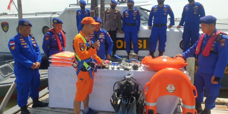 Tingkatkan Kemampuan Personel, Satpolairud Polres Karimun Gelar Simulasi Pelatihan SAR