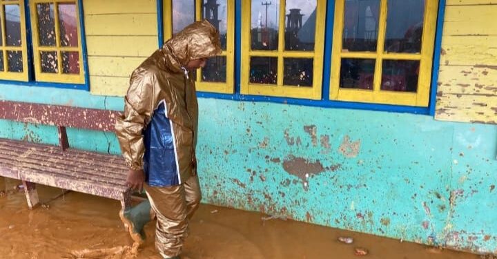 Blusukan ke Sekolah, Wabup Lingga Dapati Proyek Penimbunan Jadi Kubangan
