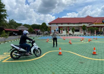 Mantap, Polres Natuna Berikan Bimbel Gratis Untuk Test SIM