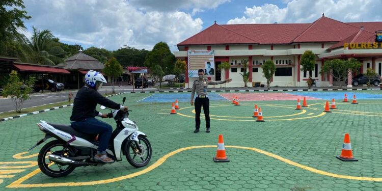 Mantap, Polres Natuna Berikan Bimbel Gratis Untuk Test SIM