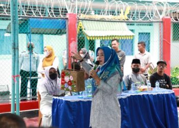 Bawa Batik Ecoprint dan Tas Purun Istri, Bupati Lingga Kunjungi Napi di Lapas Dabo