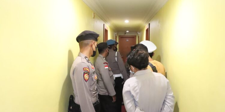 Hasil Operasi Pekat, Polres Karimun Amankan Diduga Pasangan Kumpul Kebo dan 59 Botol Miras
