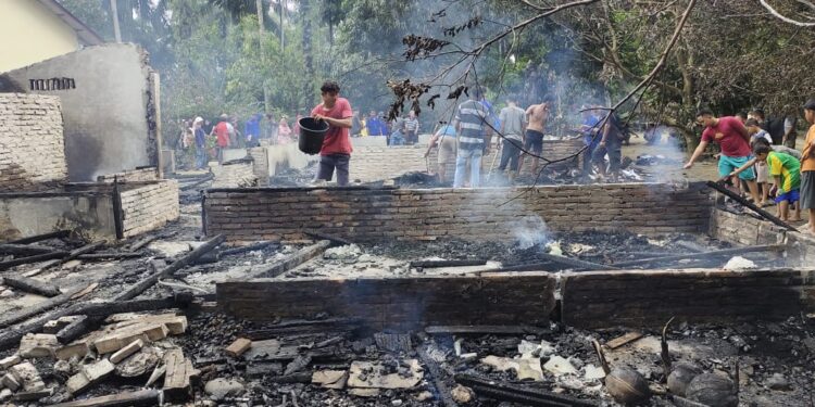 1 Rumah Warga Desa Sengon Sari Dilalap Si Jago Merah