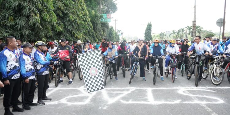 Bupati dan Forkopimda Asahan Lepas Peserta Gowes Bersama Guru