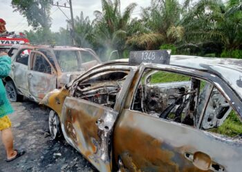 2 Mobil Terbakar Akibat Tabrakan