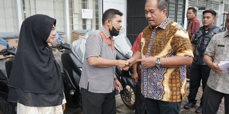 Wabup Asahan Serahkan Kendaraan Dinas Kepada Personil Pengadaan Barang dan Jasa