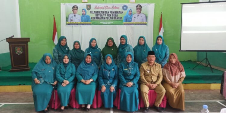 Ketua TP. PKK Asahan Hadiri Pelantikan 4 Ketua PKK Desa di Pulau Rakyat