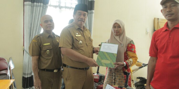 Wakil Bupati Asahan Serahkan Bantuan Untuk Koptan