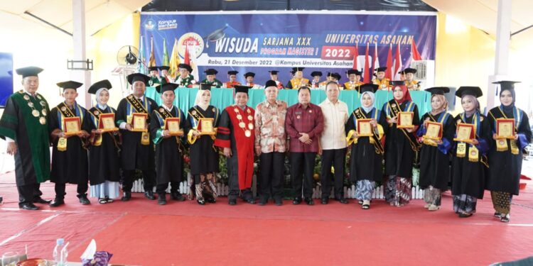402 Mahasiswa Angkatan XXX UNA Diwisuda
