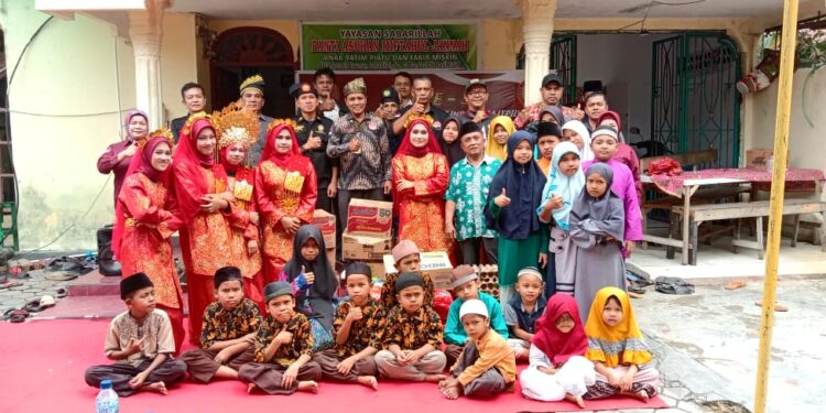 Semarak HUT ke- 3, FPII Setwil Riau Berbagi Bersama Anak Yatim Piatu