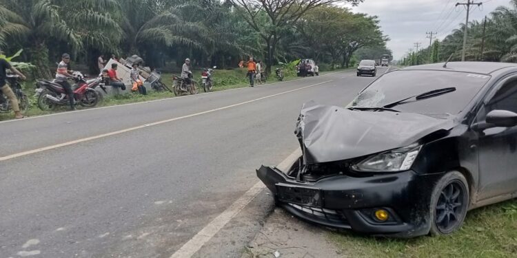 Mobil Grand Livina Tabrak Truck di Jalinsum, Sopir Diduga Mengantuk