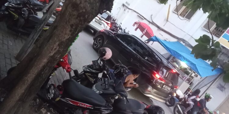 Parkir Tidakk Beraturan di Jalan Veteran Buat Warga Tak Nyaman