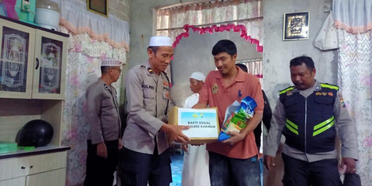 Jumat Berkah, Sat Binmas Sambangi Rumah Warga Penderita Tumor