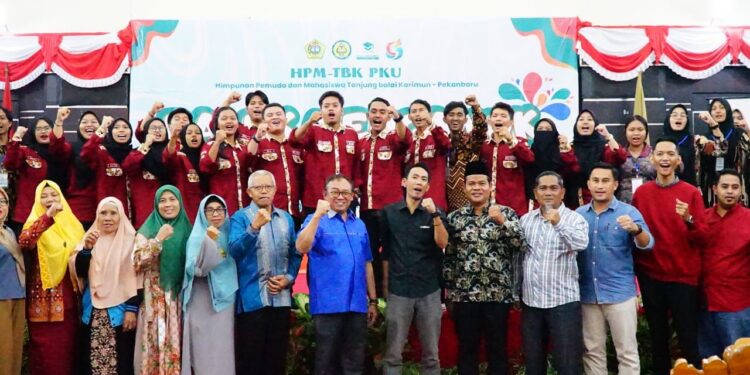 Kukuhkan HPM TBK PKU, Sekda Karimun : Mahasiswa Penerus Estafet Kepemimpinan