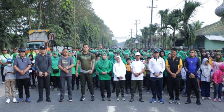 Meriahkan Dirgahayu Makodim 0208/AS Bupati Asahan Ikut Gerak Jalan Santai dan Senam