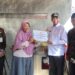 Anwar Hasyim Beri Alat UMKM di Desa Parit dan Kunjungi Ponpes Perbatasan Mutiara Bangsa