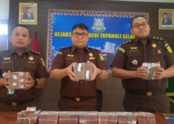 Kejari Tapsel Amankan BB Uang 1 M Lebih dan Tetapkan 2 Tersangka Kasus Tipikor