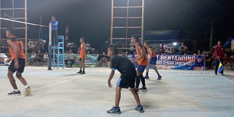 Tim Batu Berdaun Masuk Final Turnamen Bola Voli Desa Tinjul