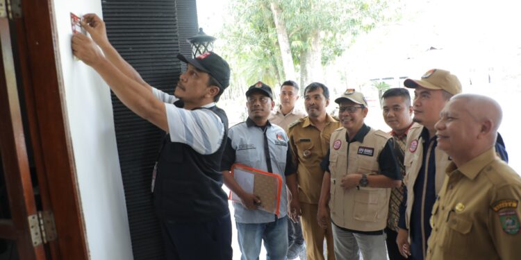 PPS Kelurahan Mekar Baru Lakukan Pendataan Pemilih Kepada Bupati Asahan