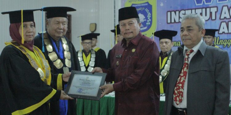 81 Lulusan Sarjana IAIDU Asahan Angkatan XXIX Diwisuda Bupati