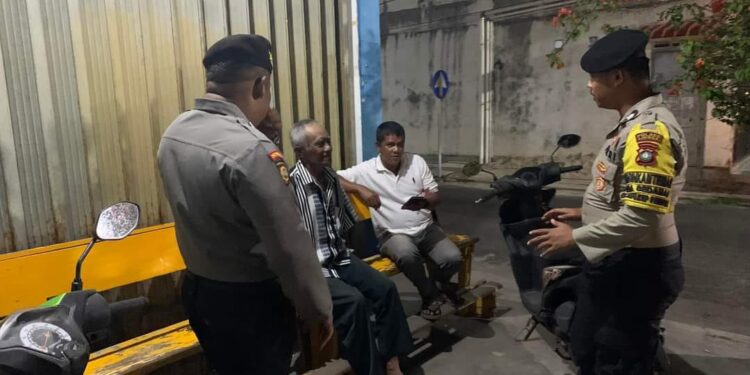 Antisipasi Gangguan Kamtibmas, Polsek Dabo Singkep Laksanakan Patroli Malam Hari