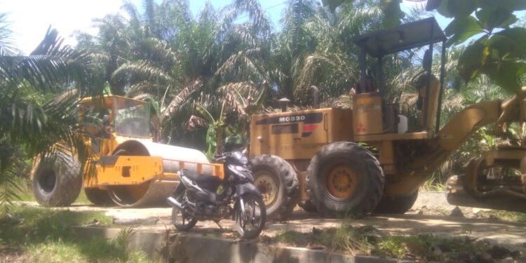 Kades Persatuan Gandeng PT. Socfindo Perbaiki Jalan Rusak